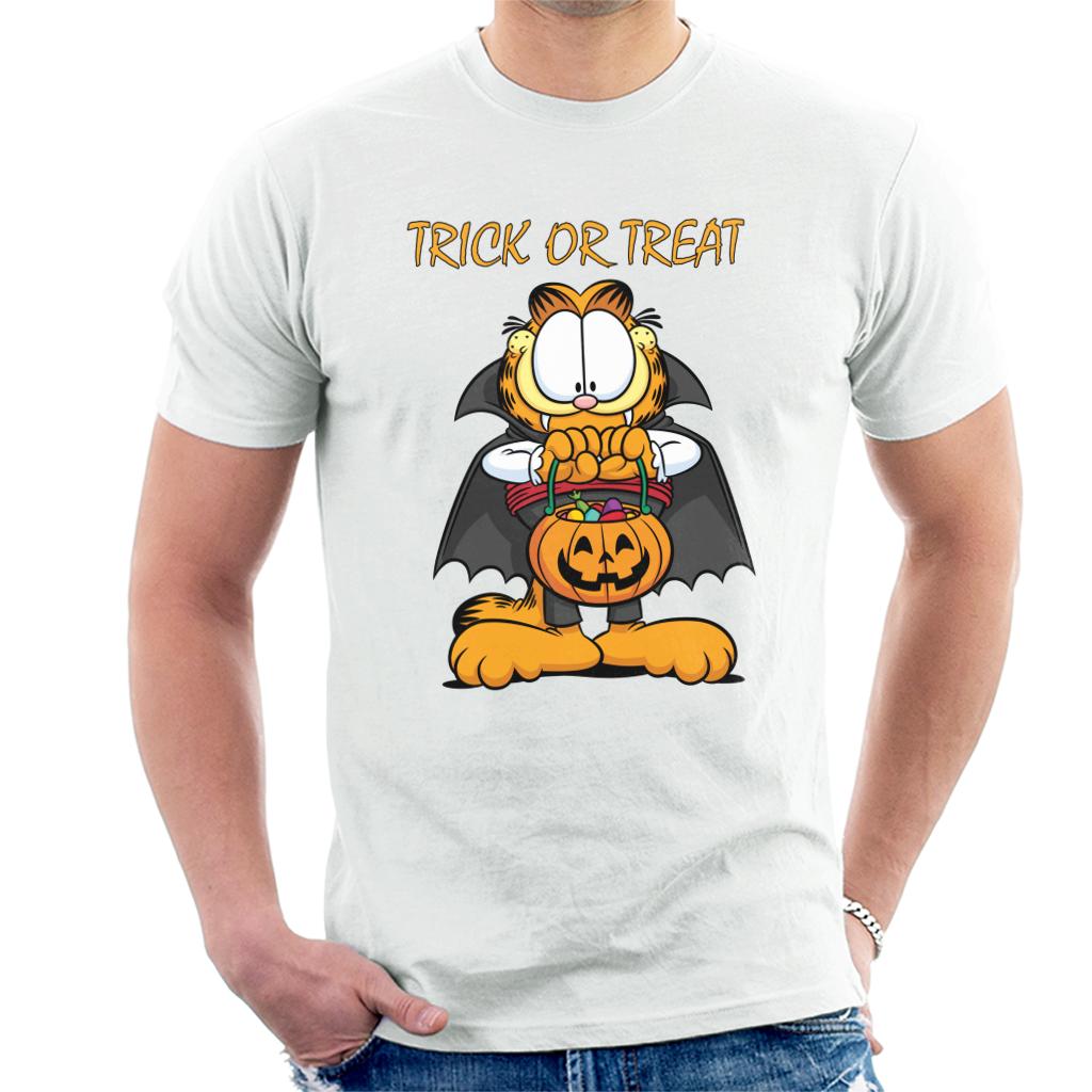 Garfield Halloween Trick Or Treat Men's T-Shirt product image 1